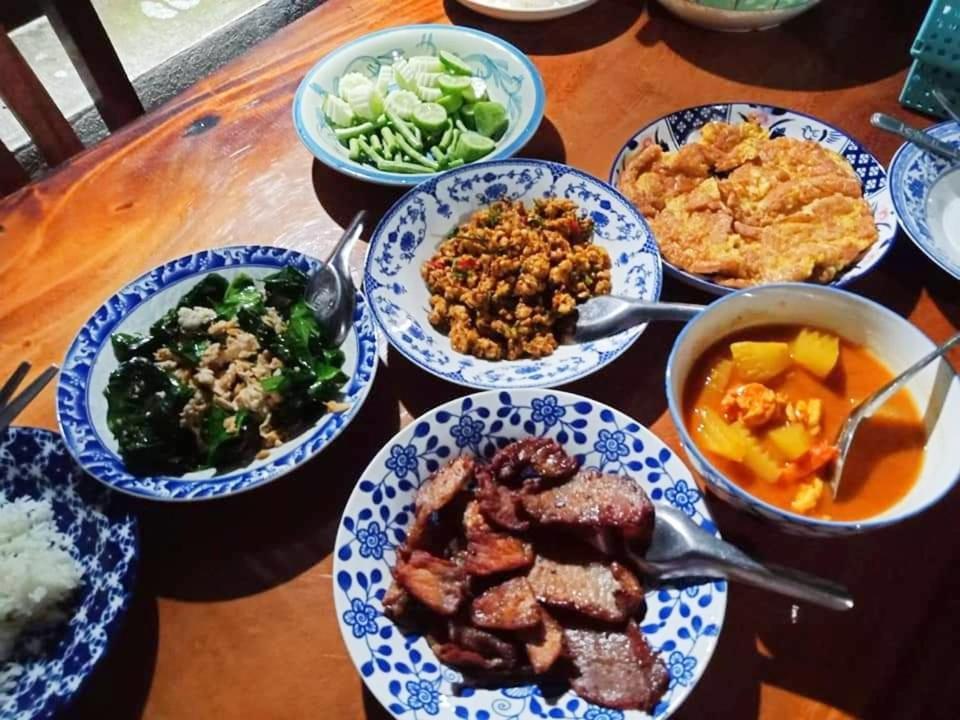 Nakhon Si Ban Na Homestay Nakhon Si Thammarat Bagian luar foto